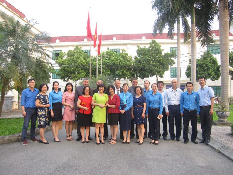 Đoàn đại biểu Công đoàn Công nghiệp Thực phẩm Ai Cập chụp ảnh lưu niệm với Lãnh đạo và cán bộ Viện CNTP