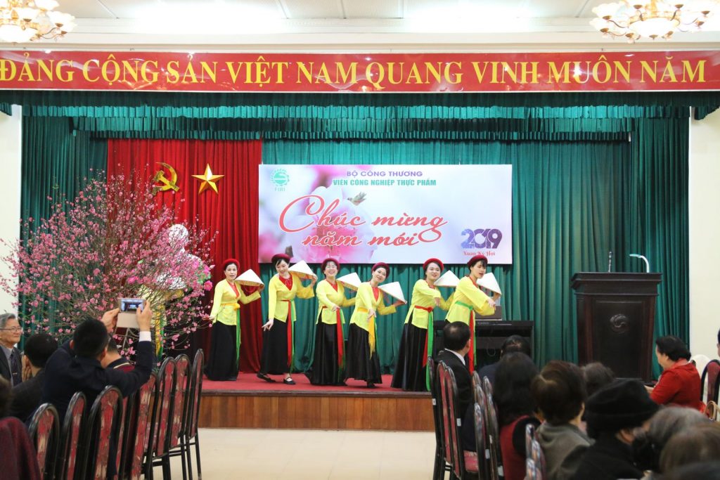 Văn nghệ mừng xuân (Ảnh: Ngọc Sơn)